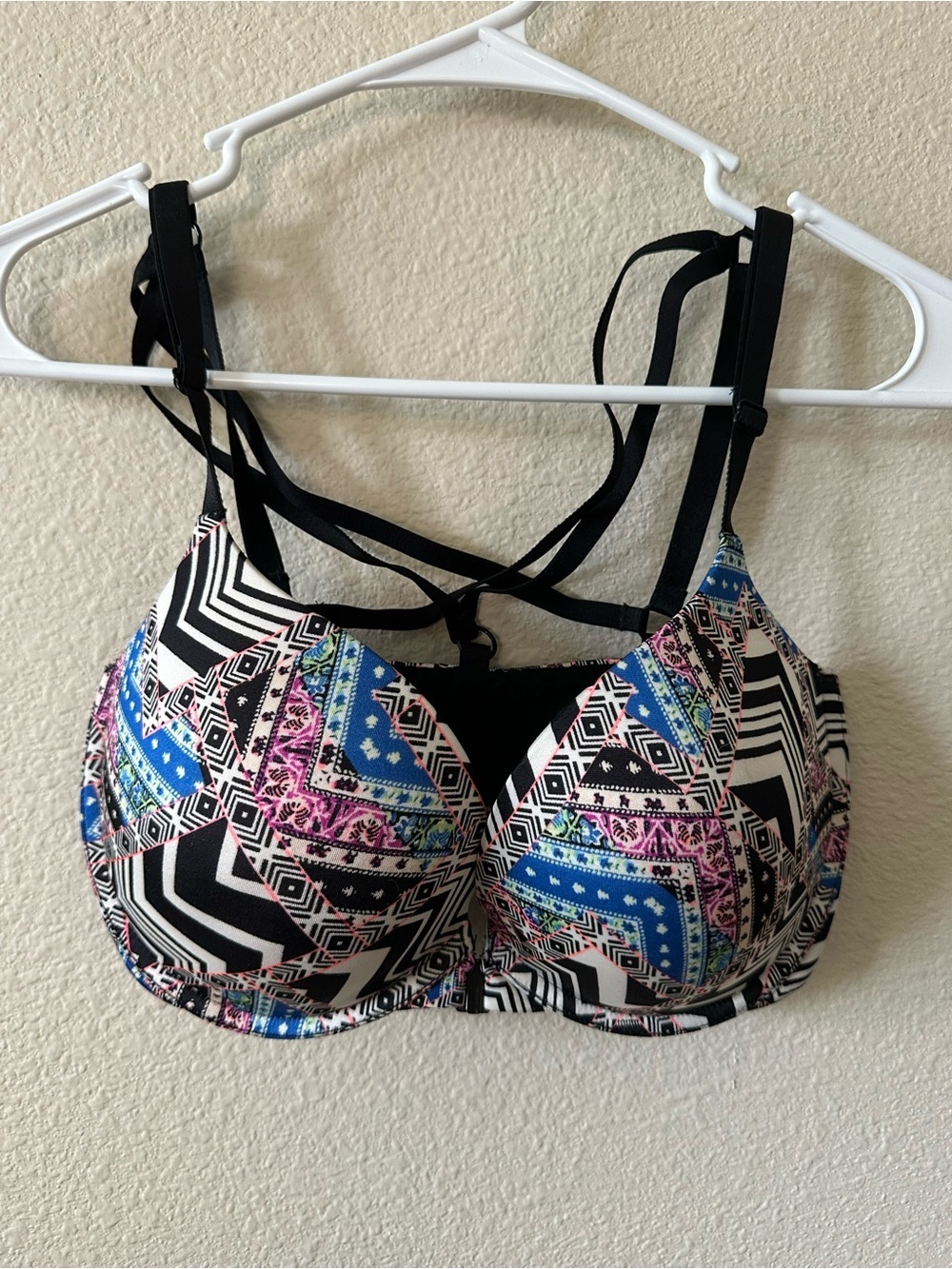 Victorias Secret women's Black Multi-Color Strappy Bra -size 34DD / NWOT 1372